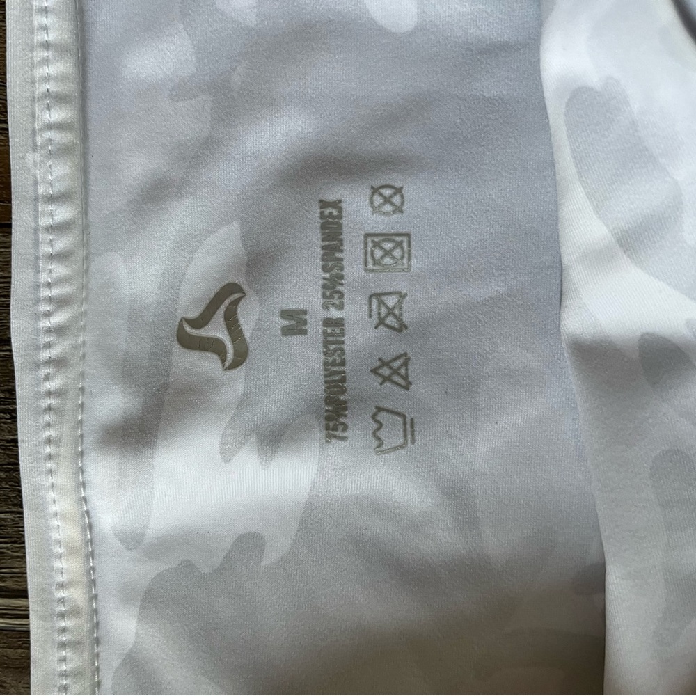 Women’s white camo leggings